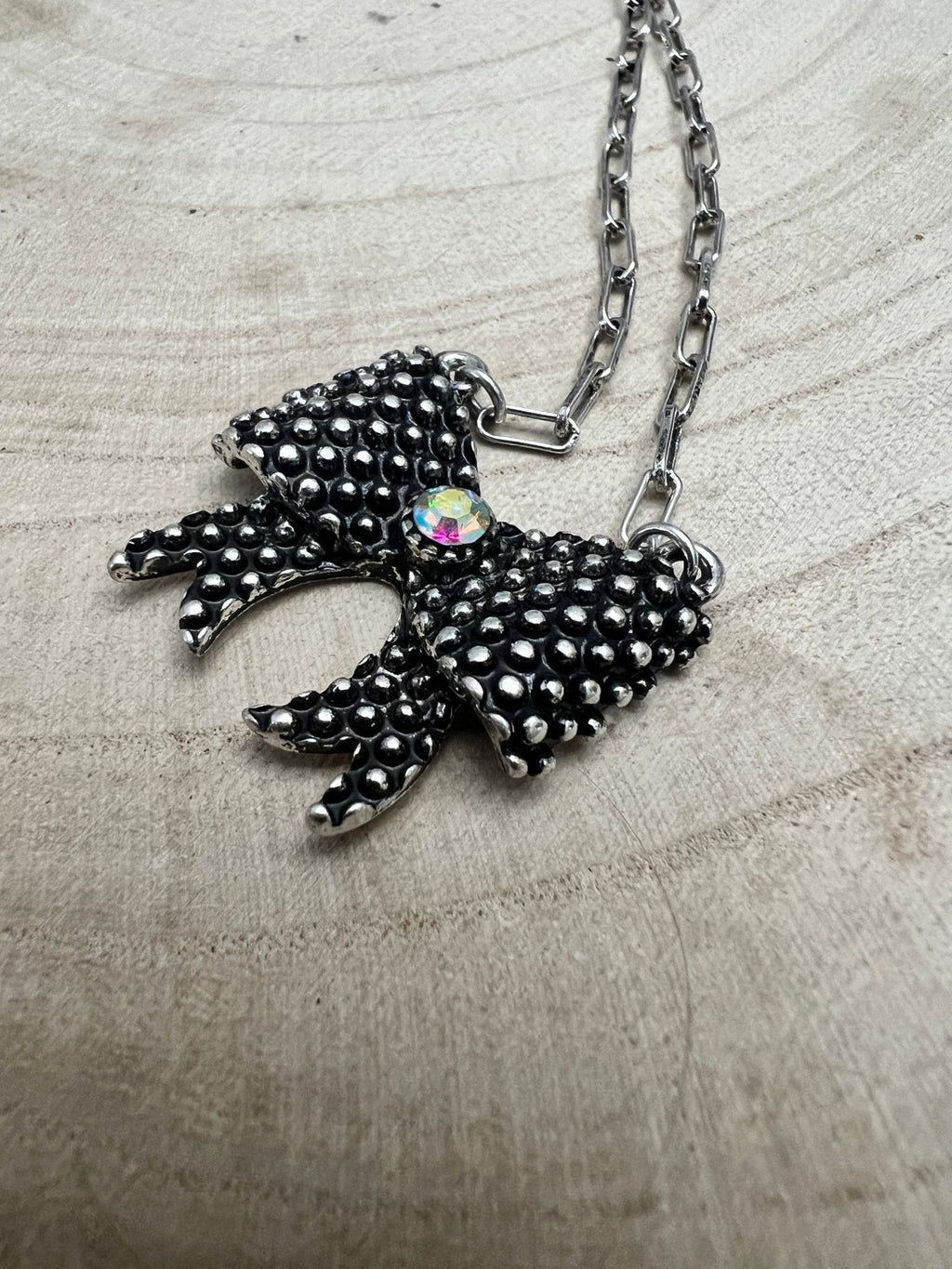 Western Bow Design & Rhinestone Ribbon Necklace - 18 Inch + 3