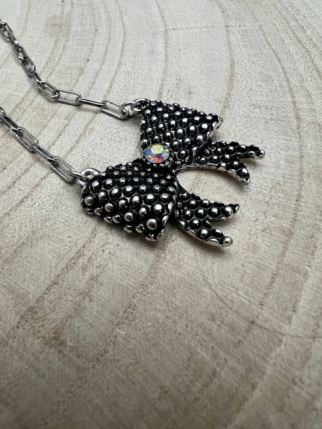 Western Bow Design & Rhinestone Ribbon Necklace - 18 Inch + 3